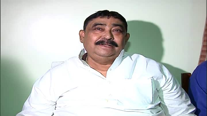 বীরভূমের তৃণমূল জেলা সভাপতি অনুব্রত মণ্ডল অবশ্য ভোটে হিংসার অভিযোগ মানতে নারাজ। তাঁর দাবি, দু-একটা ঘটনা ছাড়া শান্তিপূর্ণভাবে ভোট হয়েছে।