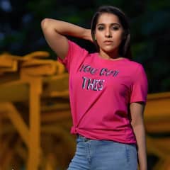 Rashmi Gautam: పింక్ టీషర్ట్, డెనిమ్ జీన్స్ - రష్మి గౌతమ్ హాట్ లుక్