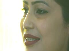 PHOTO : लिंबू कलरची साडी अन् निवडणूक अधिकारी! सोशल मीडिया सेन्सेशन रीना द्विवेदी