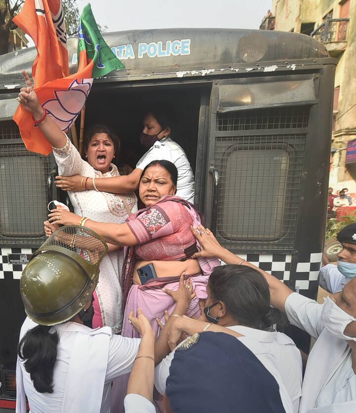 পুরভোটে দিকে দিকে সন্ত্রাসের ছবি ধরা পড়েছে। বিরোধীদের আক্রান্ত হতে হয়েছে প্রতিনিয়ত। তারই প্রতিবাদে রাস্তায় নেমেছিল বিজেপি।