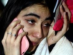 बच्चों को गले लगाया और जी भरकर रो दिए अपने, जंग का मैदान बने यूक्रेन से वतन वापसी की दिल को छू लेने वाली तस्वीरें