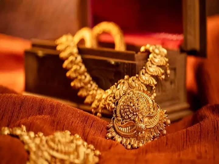 Gold Gifts are under taxable income under this law of income tax, take full information here उपहार में सोना लेना कहीं पड़ ना जाए भारी, जानिए किस सोने के Gift पर बनेगी टैक्स देनदारी