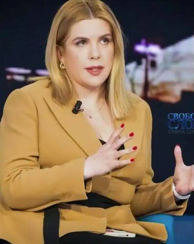 ਕਿਰਾ ਰੂਡਿਕ ਨੇ ਸੋਸ਼ਲ ਮੀਡੀਆ ਦੀ ਮਦਦ ਲੈਂਦਿਆਂ ਆਪਣੀ ਤਸਵੀਰ ਸ਼ੇਅਰ ਕੀਤੀ ਹੈ, ਜਿੱਥੇ ਉਸ ਨੇ ਜਾਣਕਾਰੀ ਦਿੱਤੀ ਹੈ ਕਿ ਉਹ ਕਲਾਸ਼ਨੀਕੋਵ ਰਾਈਫਲ ਨੂੰ ਚਲਾਉਣਾ ਚੰਗੀ ਤਰ੍ਹਾਂ ਜਾਣਦੀ ਹੈ।