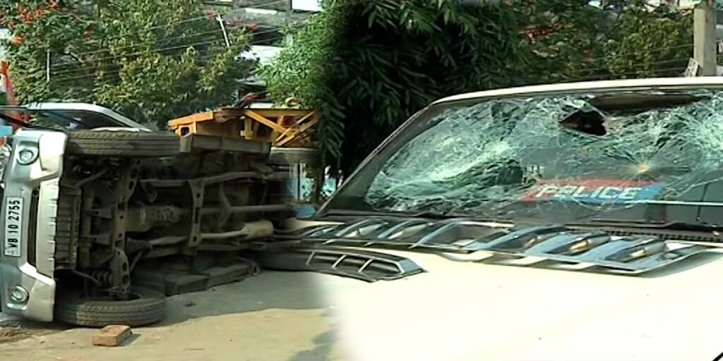 Kamarhati Municipal Election 2022 allegation of violence at Kamarhati, Bombing TMC backed goons Kamarhati Municipal Election 2022 : রণক্ষেত্র কামারহাটি, 'বাইকে চড়ে দুষ্কৃতী তাণ্ডব, বোমাবাজি'