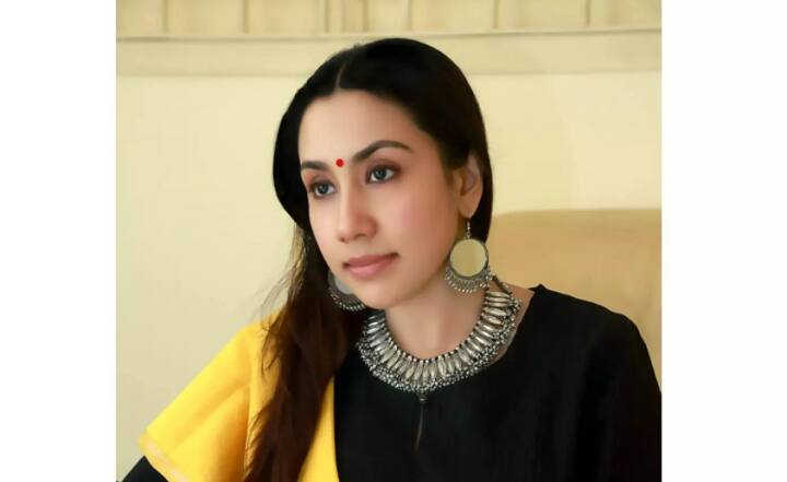 Divya sathyaraj complained against a private medical physician for huge fee from a daily wage labourer ”மனிதநேயத்தை விடவா பணம் முக்கியம்!” - தனியார் மருத்துவமனைக்கு எதிராக குரல் எழுப்பும் திவ்யா சத்யராஜ்!