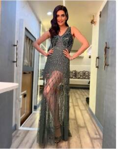 ਵਿਆਹ ਮਗਰੋਂ ਕ੍ਰਿਸ਼ਮਾ ਤੰਨਾ ਨੇ ਟ੍ਰਾਂਸਪੇਂਰਟ ਡ੍ਰੈੱਸ 'ਚ ਦਿਖਾਇਆ ਕਾਤਲਾਨਾ ਅੰਦਾਜ਼, ਦਿਲਕਸ਼ ਮੁਸਕਰਾਹਟ ਨਾਲ ਲੁੱਟੀ ਮਹਿਫਲ