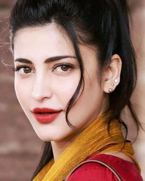 Shruti Haasan tests positive for COVID-19; says she is on medication ਅਭਿਨੇਤਰੀ ਸ਼ਰੂਤੀ ਹਾਸਨ ਨੂੰ ਹੋਇਆ ਕੋਰੋਨਾ, ਪੋਸਟ ਲਿਖ ਕੇ ਕਿਹਾ – ਕੋਵਿਡ ਨੂੰ ਹਰਾ ਕੇ ਜਲਦ ਕਰਾਂਗੀ ਵਾਪਸੀ 