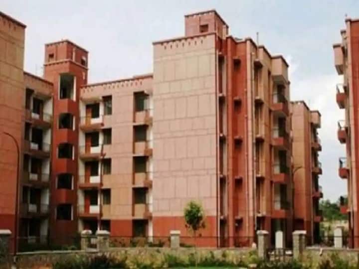 DDA दे रहा सस्ता घर खरीदने का मौका, 18000 फ्लैट्स की होगी बिक्री, जल्दी से चेक कर लें लोकेशन और डिटेल्स dda housing scheme 2022 dda flats in delhi dda flats price dda flats in dwarka DDA दे रहा सस्ता घर खरीदने का मौका, 18000 फ्लैट्स की होगी बिक्री, जल्दी से चेक कर लें लोकेशन और डिटेल्स