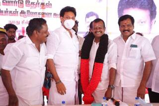 திருச்சி மாநகராட்சியில் கோட்டத்தலைவர் பதவிக்கு திமுக- காங்கிரஸ் கட்சியினர் இடையே கடும் போட்டி