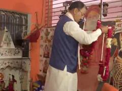 UP Election 2022 Voting: वोटिंग के दौरान भगवान का आर्शीवाद लेने पहुंचे BJP के ये दिग्गज नेता, देखें तस्वीरें