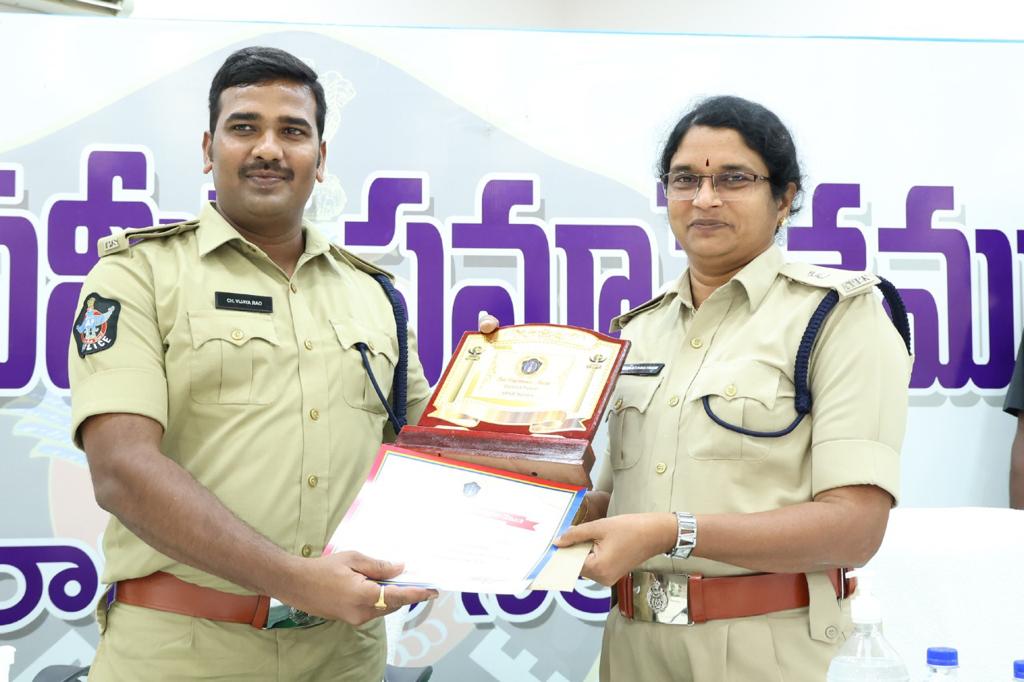 Nellore Police: నెల్లూరు జిల్లాలో పాత నేరస్థుల కదలికలపై నిఘా, పోలీసుల సమీక్షా సమావేశంలో నిర్ణయం