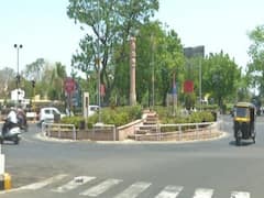 Gujarat Weather Forecast: गुजरात में पारा 35 डिग्री के पास, तेज धूप निकलने से छूट रहे हैं पसीने, जानें- इन बड़े जिलों में कैसा रहेगा मौसम