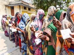 पांचवें चरण में लोगों में दिखा उत्साह, वोटिंग बूथ पर नज़र आई लंबी कतारें, देखें मतदान से जुड़ी 10 तस्वीरें