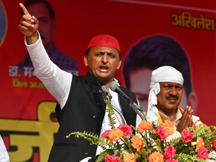 Akhilesh Yadav Denounced BJP and Yogiz Adityanath in Fazilnagar Also gave big statement about Swami Prasad Maurya know in detail  अखिलेश यादव का सीएम योगी पर निशाना, बोले- सिर्फ गर्मी नहीं, स्वामी प्रसाद मौर्य के आने के बाद बीजेपी की भाप निकल जाएगी