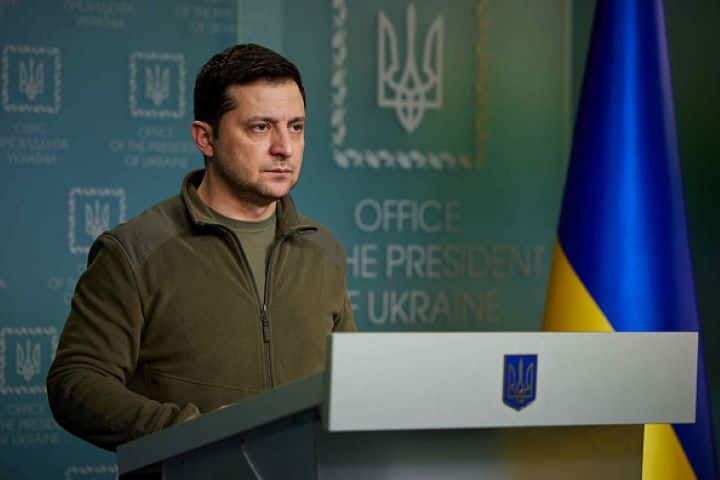 Ukraine- Russia War: Ukraine President Volodymyr zelensky left Ukraine amid war situation in country Ukraine- Russia War: યુક્રેનના રાષ્ટ્રપતિ વોલ્ડોમીર ઝેલેન્સકીએ હવે યુક્રેન છોડ્યું?, જાણો યુક્રેને શું દાવો કર્યો