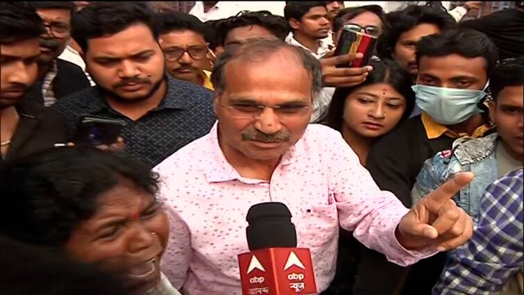 WB Muncipal Election baharampur chaos when adhir chowdhury has come to booth WB Municipal Election 2022: 'মা-বোনেদের বাঁচাতে এসেছি,' অধীরকে ঘিরে ফের রণক্ষেত্র বহরমপুর