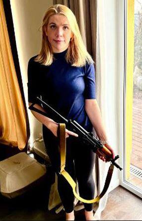 ਦੇਸ਼ ਦੀ ਰੱਖਿਆ ਲਈ ਯੂਕਰੇਨ ਦੀ ਮਹਿਲਾ MP ਚੁੱਕੇ ਹਥਿਆਰ