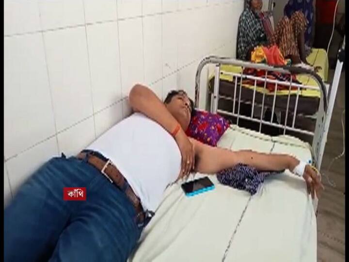 কোনও কথা বলার আগেই শুরু হয় বেধড়ক মারধর। প্রথমেই চিত্র সাংবাদিক ভগবান শাহের ক্যামেরা কেড়ে, ভেঙে দেওয়া হয়। ঘুঁষি এবং লাথি মেরে চিত্র সাংবাদিকের মুখ-চোখ ফাটিয়ে দেওয়া হয়।