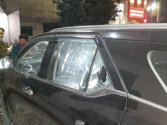 Bareilly Crime News: बरेली में बेलगाम हुई कानून व्यवस्था, डॉक्टर को बदमाशों ने सरेआम मारी गोली, हालत गंभीर Bareilly Crime News: बरेली में बेलगाम हुई कानून व्यवस्था, डॉक्टर को बदमाशों ने सरेआम मारी गोली, हालत गंभीर