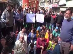 Russia-Ukraine War: यूक्रेन में फंसे शामली के छात्रों के परिजनों का प्रदर्शन, कहा- बच्चों के आने तक देंगे धरना, केंद्र सरकार पर लगाया बड़ा आरोप