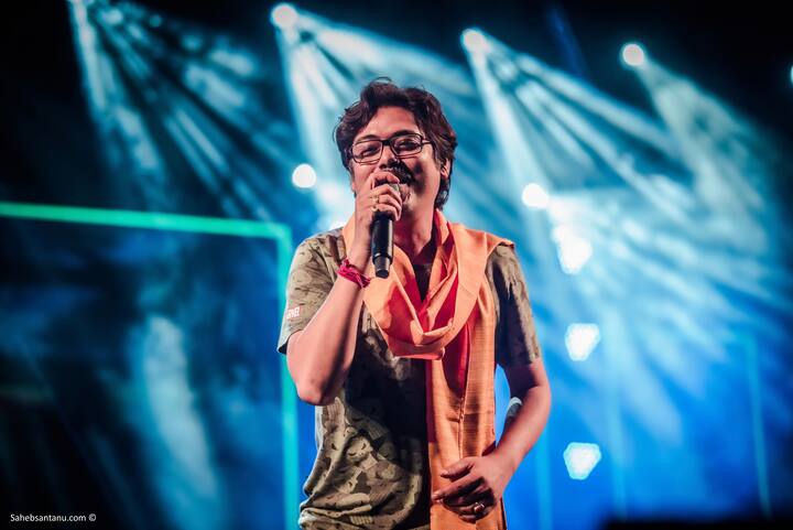 ইমনের মায়ের বার্ষিকীর দিনে হয় এই অনুষ্ঠান। ১৯ জানুয়ারি অনুষ্ঠান করার কথা হলেও অনুমতি পাননি ইমন।