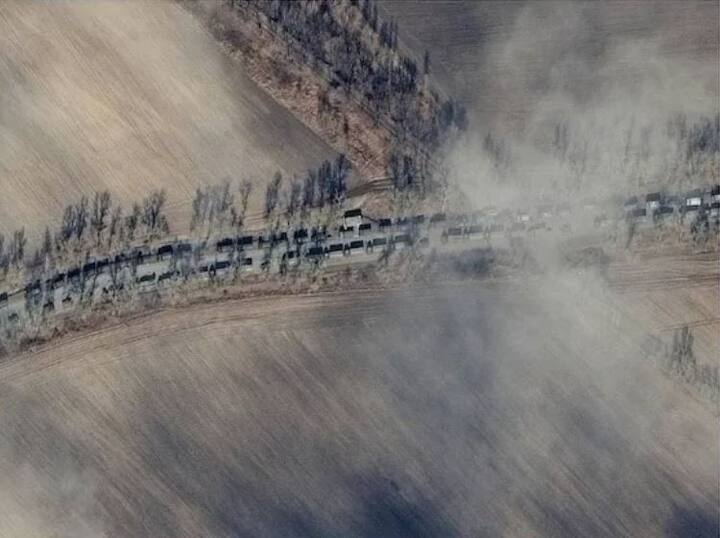 ਮੈਕਸਰ ਟੈਕਨਾਲੋਜੀ ਦੁਆਰਾ ਜਾਰੀ ਕੀਤੀਆਂ ਗਈਆਂ ਇਨ੍ਹਾਂ ਸੈਟੇਲਾਈਟ ਫੋਟੋਆਂ ਵਿੱਚ ਰੂਸੀ ਸੈਨਿਕਾਂ ਦਾ ਇੱਕ ਵੱਡਾ ਕਾਫਲਾ ਯੂਕਰੇਨ ਦੇ ਇਵਾਨਕੀਵ ਵਿੱਚ ਨਜ਼ਰ ਆ ਰਿਹਾ ਹੈ।