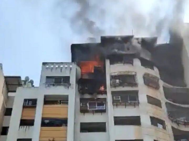Fire breaks out in Mumbai residential building, no casualty reported so far: Fire official Mumbai Building Fire : मुंबईतील रॉयल पार्क परिसरातील इमारतीला भीषण आग, अग्निशमन दल घटनास्थळी दाखल 