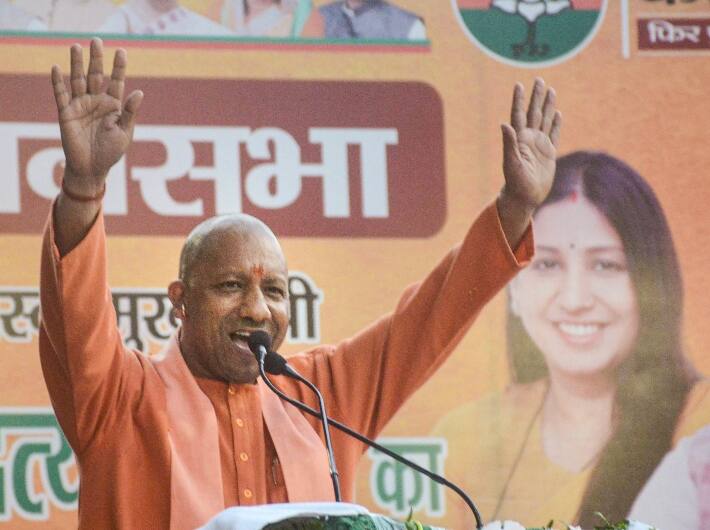 इसी तरह के दावे यूपी के मुख्यमंत्री योगी आदित्यनाथ ने भी किए. गोरखपुर में योगी ने कहा, ''पांच चरणों के चुनाव हो चुके हैं और रूझान स्पष्ट है, बीजेपी पूर्ण बहुमत से आगे चल रही है. छठे और सातवें चरण में हम केवल छक्का लगाने के लिए तैयार हैं.''