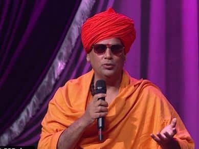 चक्रपाणि महाराज कोरोना वायरस महामारी की शुरुआत में काफी सुर्खियों में रहे हैं. उन्होंने कहा था कि गोमूत्र पीकर कोरोना खत्म किया जा सकता है.