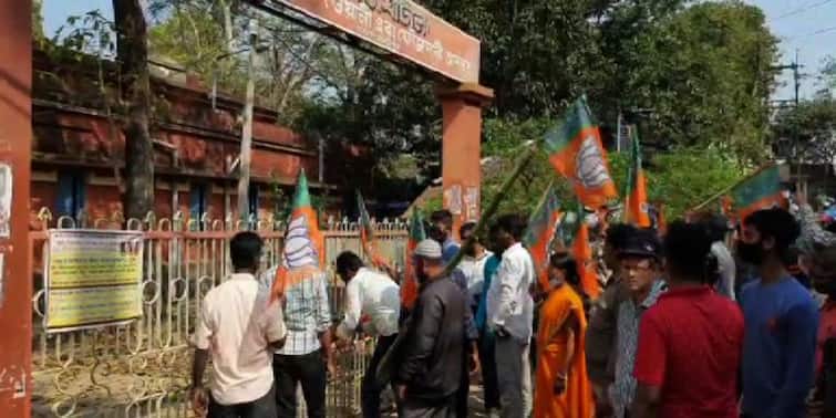 Ghatal News: several arrested from BJP while protesting against TMC alleging poll violence Ghatal News: রাজ্যসড়ক অবরোধ, ভাঙচুর বাস, ঘাটালে বিজেপি-র অবরোধ ঘিরে ধুন্ধুমার, গ্রেফতার ৩