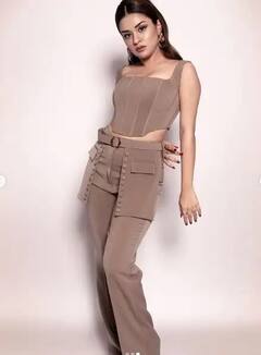 અલગ અલગ પોઝમાં અવનીત કૌરે કરાવ્યું ફોટોશૂટ, લોકોએ પૂછ્યું-તમારા જેવું ફિગર કેવી રીતે બને?