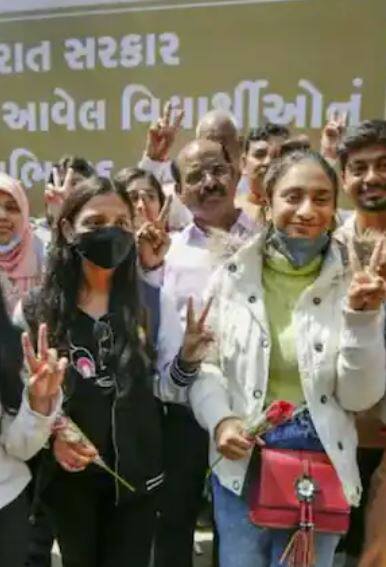 ਜੰਗ ਦਾ ਮੈਦਾਨ ਬਣੇ ਯੂਕਰੇਨ ਤੋਂ ਵਤਨ ਵਾਪਸੀ ਦੀਆਂ ਦਿਲ ਨੂੰ ਛੂਹ ਲੈਣ ਵਾਲੀਆਂ ਤਸਵੀਰਾਂ