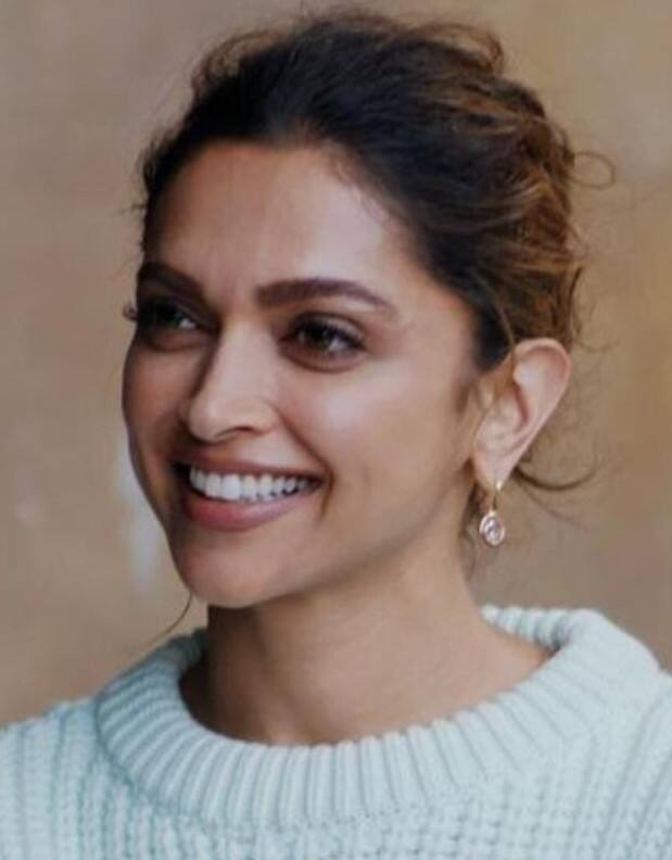 ஒரு கண்ணில் நீா் கசிய உதட்டு வழி உசிா் கசிய