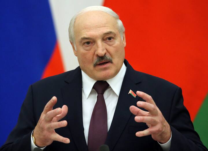 Russia Ukraine War President of Belarus Alexander Lukashenko says his military will not participate in invasion of Ukraine Know in detail  Russia Ukraine War: बेलारूस के राष्ट्रपति बोले- रूस और यूक्रेन के बीच युद्ध में नहीं भेजेंगे अपनी सेना 