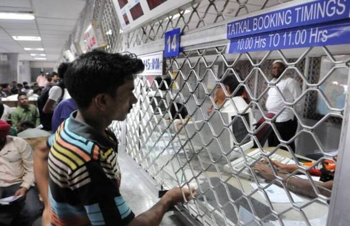 आपको बता दें मौसम में हो रहे सुधार की वजह से रेलवे ने होली जैसे बड़े त्योहार को देखते हुए ट्रेनों को फिर से संचालित करने का फैसला लिया है. रेलवे सभी रद्द ट्रेनों का संचालन 1 मार्च यानी मंगलवार से शुरू कर देगा.
