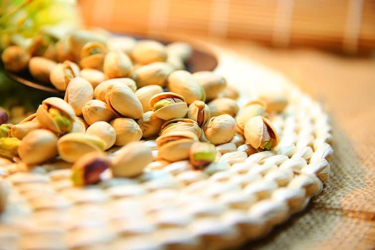 pistachio for diabetes control and helps in weight loss benefits of pistachios marathi news Health Tips : मधुमेही रुग्णांनी दररोज पिस्ता खा; मिळतील आश्चर्यकारक फायदे