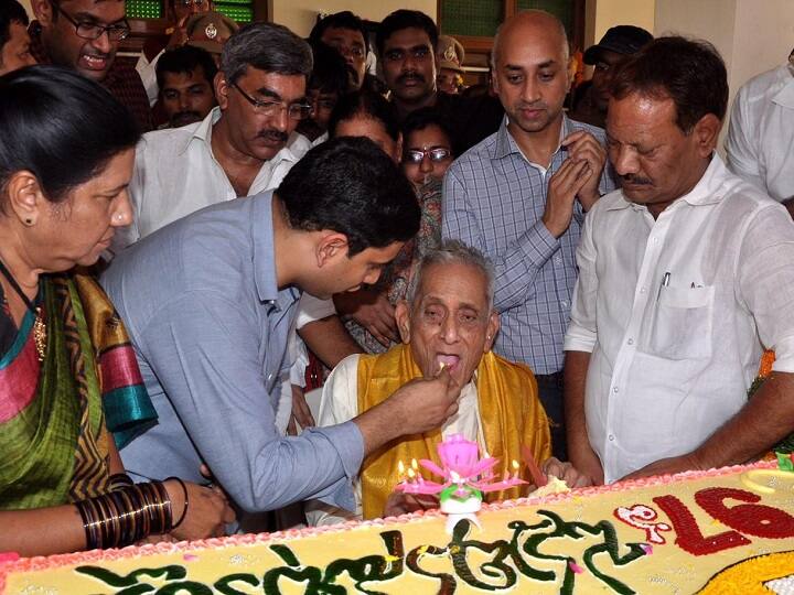 TDP Leader, sangam dairy founder Yadlapati Venkatarao dies at 102 age in Hyderabad Yadlapati Venkatarao: టీడీపీ నేత, మాజీ మంత్రి యడ్లపాటి వెంకట రావు కన్నుమూత, 102 ఏళ్ల వయసులో