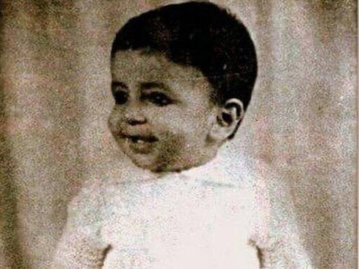 amitabh bachchan childhood photo big b viral photo क्यूट से दिखने वाले इस बच्चे को पहचान पाए आप? आज हैं इतने बड़े स्टार की जहां से ये खड़े होते हैं लाइन होती है वहीं से शुरू!