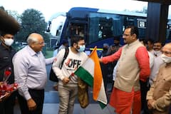 Ukraine India : এখনও আটকে হাজার হাজার ডাক্তারি পড়ুয়া, আড়াইশো জনকে নিয়ে দেশে ফিরল পঞ্চম বিমান