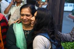 Gujarat: यूक्रेन से लौटी छात्रों की रौनक, करीब 100 छात्रों का सीएम भूपेंद्र पटेल ने किया स्वागत