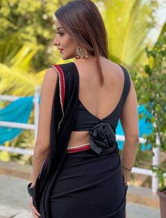 એક્ટ્રેસ મોનાલિસાનો બ્લેક સાડીમાં જોવા મળ્યો કાતિલ અંદાજ, જુઓ વાયરલ તસવીરો