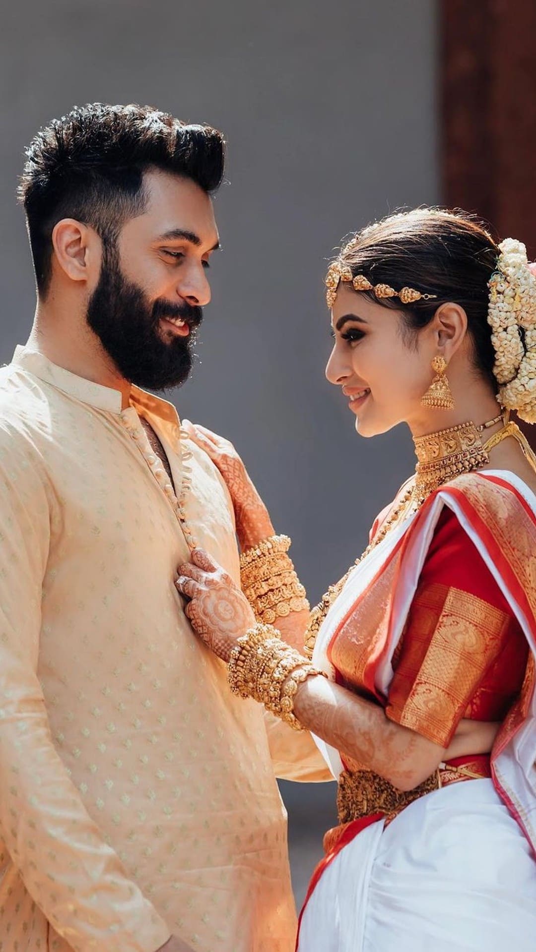 Shaadiwish Inspirations and Ideas | South%20indian%20Wedding | Indian  wedding poses, Wedding couple poses, Indian wedding couple