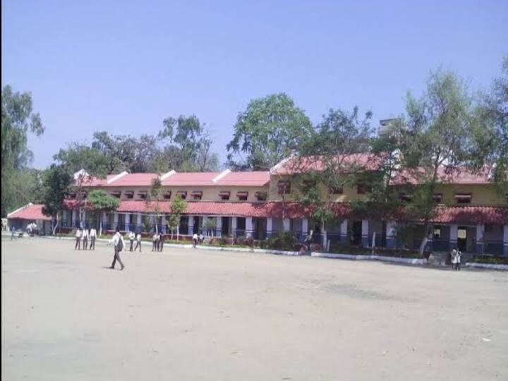 Jabalpur News District magistrate took a big action on absent teachers during school inspection ann Jabalpur News: स्कूल निरीक्षण के दौरान अनुपस्थित मिले 161 शिक्षक, अब जिला कलेक्टर ने की यह बड़ी कार्रवाई