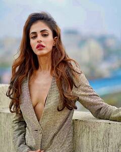 कौन हैं एक्ट्रेस प्रिया बनर्जी? जिनकी एंट्री से ओटीटी फिल्मों में लग जाती है आग!