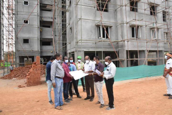 Tamil Nadu Housing Board flats in Trichy allotted to people in December - District Collector Sivarasu திருச்சியில் கட்டப்பட்ட வீட்டுவசதி வாரிய குடியிருப்புகள் டிசம்பரில் பயனாளிகளுக்கு ஒதுக்கீடு - ஆட்சியர் சிவராசு