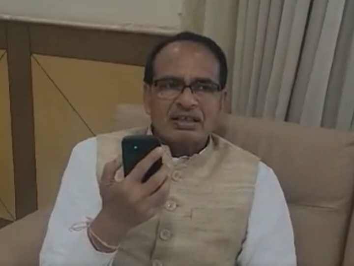 Russia Ukraine War: सीएम शिवराज ने यूक्रेन से लौटे प्रदेश के छात्रों से बात कर जाना हालचाल, अधिकारियों को दिए ये निर्देश Madhya Pradesh CM Shivraj Singh Chouhan spoke students returned from Ukraine in New Delhi ANN Russia Ukraine War: सीएम शिवराज ने यूक्रेन से लौटे प्रदेश के छात्रों से बात कर जाना हालचाल, अधिकारियों को दिए ये निर्देश