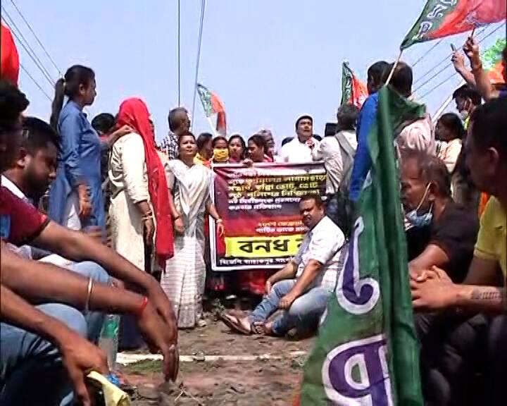 BJP's rail blockade in Shyamnagar, train movement disrupted on Sealdah Main Line Bangla Bandh: শ্যামনগরে বিজেপির রেল অবরোধ ঘিরে ধুন্ধুমার, বিপর্যস্ত শিয়ালদা মেন লাইনের ট্রেন চলাচল