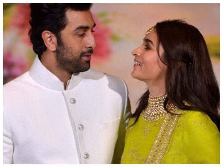 Alia Bhatt : रणबीर कपूरला कसा वाटला गंगूबाई काठियावाडी? आलियाने दिले उत्तर how ranbir kapoor react on alia bhatt gangubai kathiawadi know what alia said when media asked this question Alia Bhatt : रणबीर कपूरला कसा वाटला गंगूबाई काठियावाडी? आलियाने दिले उत्तर