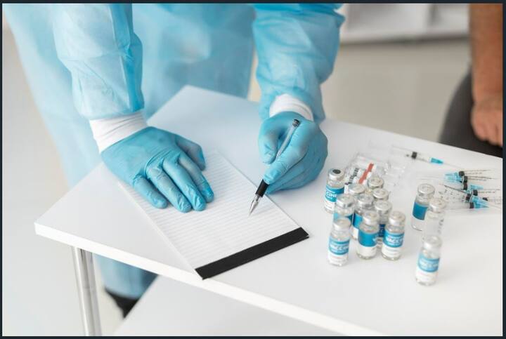 संस्थान के इस रिसर्च के मुताबिक, देश में कोरोना की चौथी लहर शुरूआती उपलब्ध आंकड़े के 936 दिन बाद आएगी, जो 30 जनवरी 2020 है. चौथी लहर 22 जून 2022 से शुरू होगी और 23 अगस्त 2022 तक चरम पर पहुंचेगी और फिर 24 अक्टूबर 2022 तक समाप्त हो जाएगी.