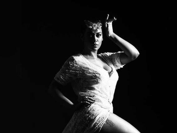 BiggBoss Telugu OTT Mumaith Khan Photos: ఇప్పటికింకా నా వయసు నిండా పదహారే అన్నట్టున్న ముమైత్ BiggBoss Telugu OTT Mumaith Khan Photos: ఇప్పటికింకా నా వయసు నిండా పదహారే అన్నట్టున్న ముమైత్